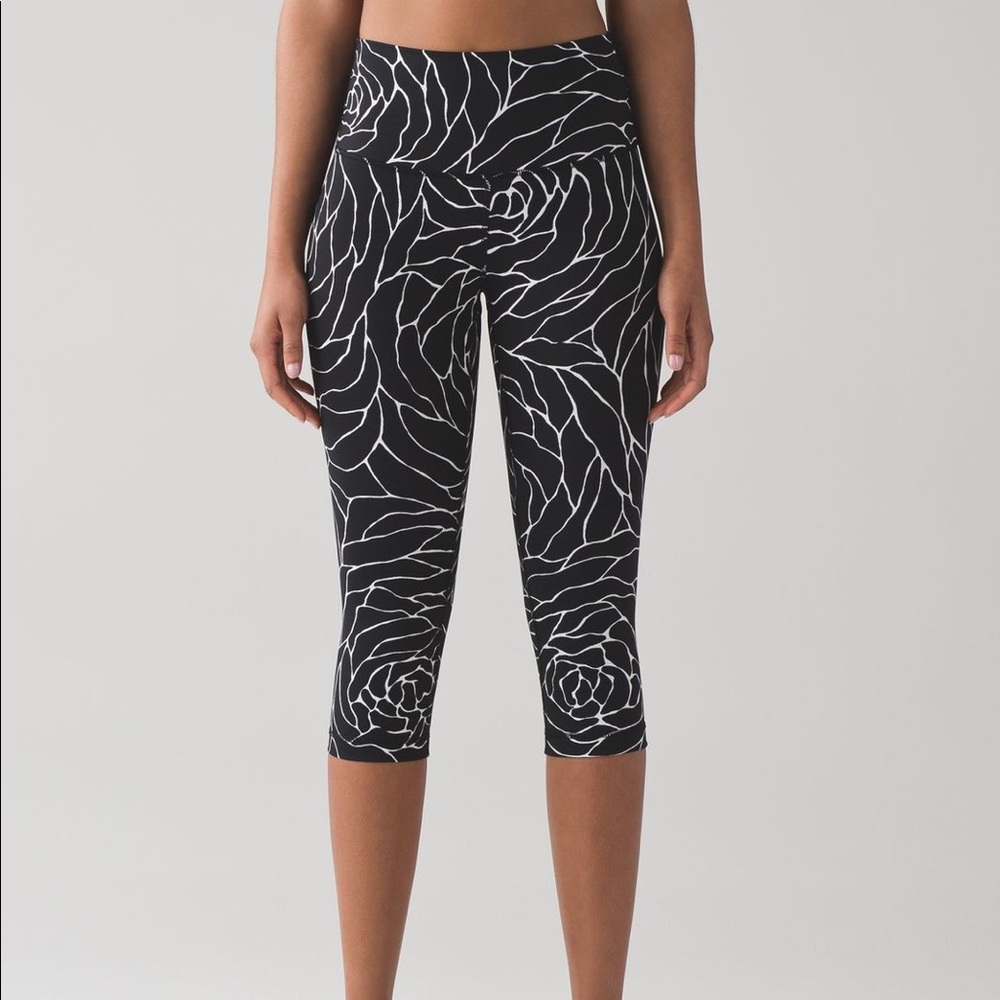 Lululemon Wunder Under HiRise Full-On Luxtreme 17”